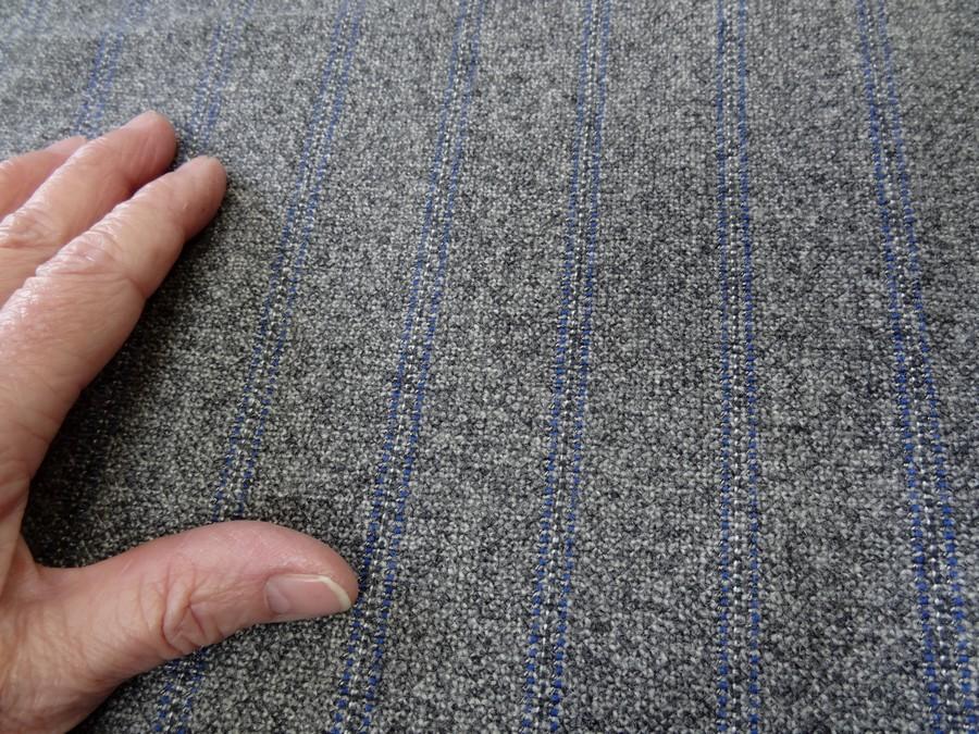 Drap de laine gris chine fines rayures bleu 4