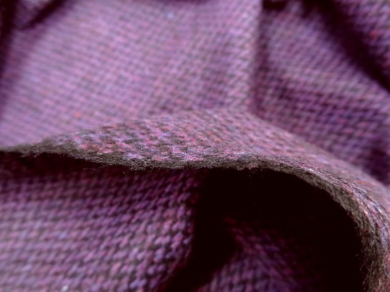 Drap de laine motif tisse prune chine et noir 4