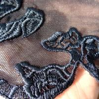 dentelle résille brodée noire fleurs modernes 3