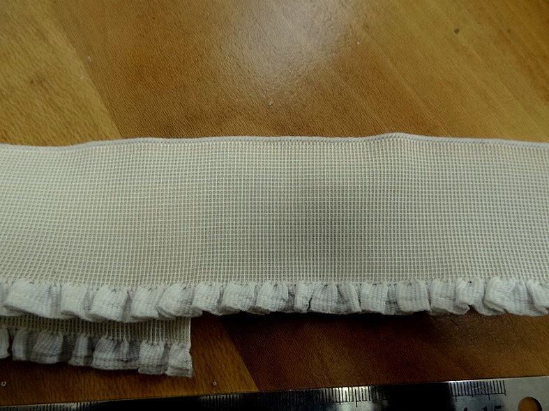 Elastique plat large ecru a volant blanc casse 1