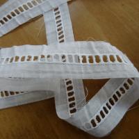 Entre deux echelle brodee blanc pur 1