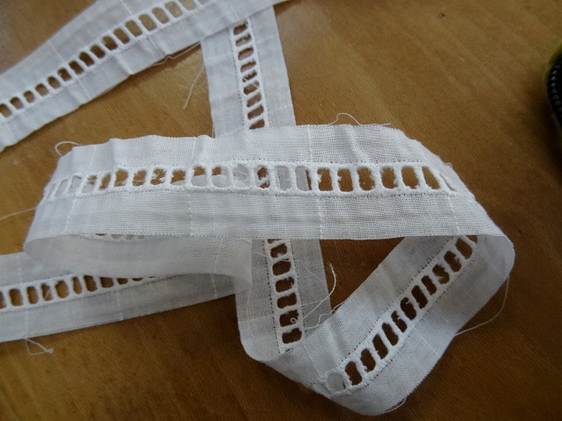 Entre deux echelle brodee blanc pur 1