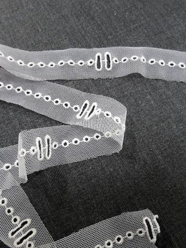 Entredeux en resille blanche extensible passe ruban 1 