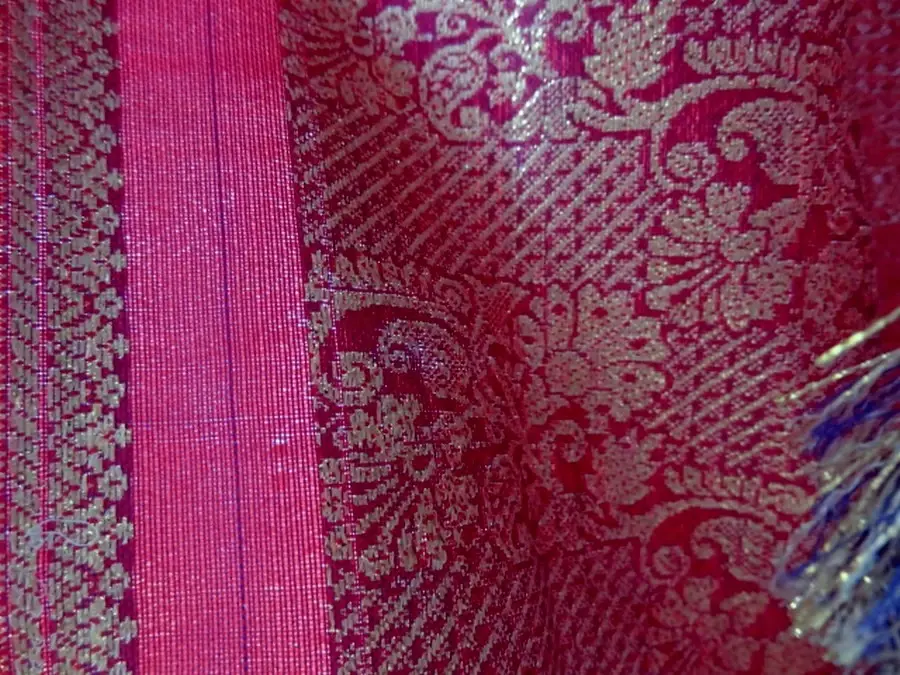 Etole indienne bordeaux lie de vin et or a pompons 1 1