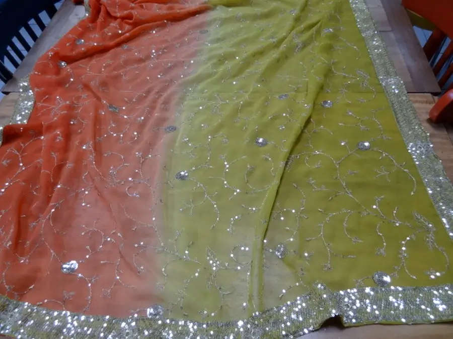 Etole indienne en voile tie and dye corail et olive avec broderies sequins argents 2