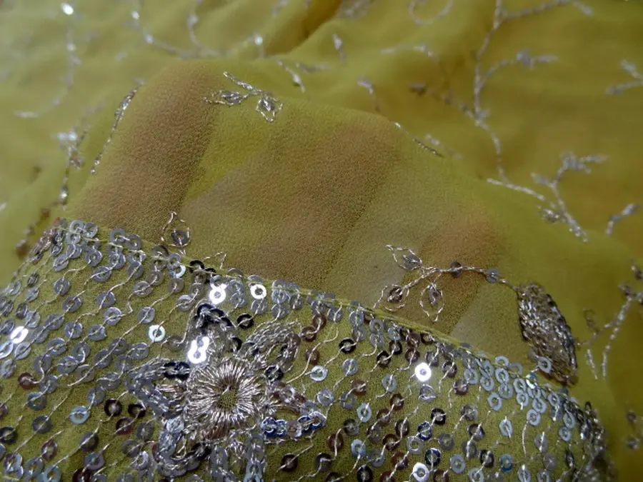 Etole indienne en voile tie and dye corail et olive avec broderies sequins argents 3