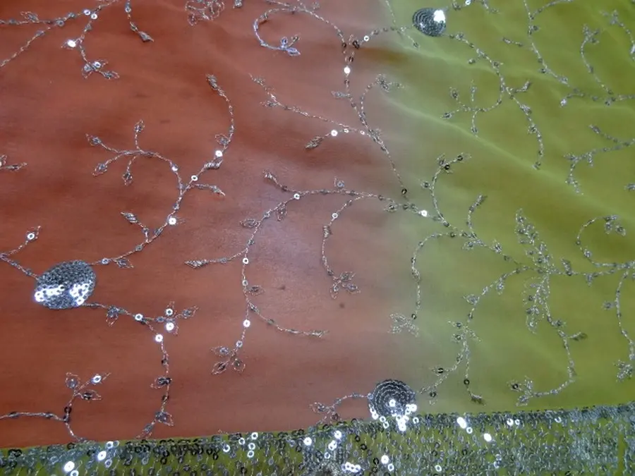 Etole indienne en voile tie and dye corail et olive avec broderies sequins argents 4