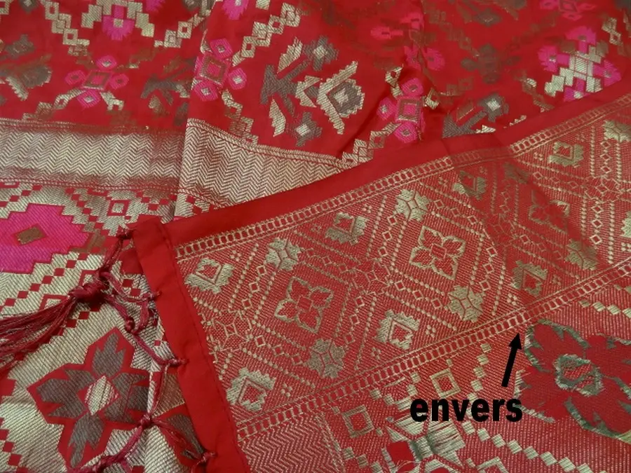 Etole indienne rouge profond fuchsia et or a pompons 5