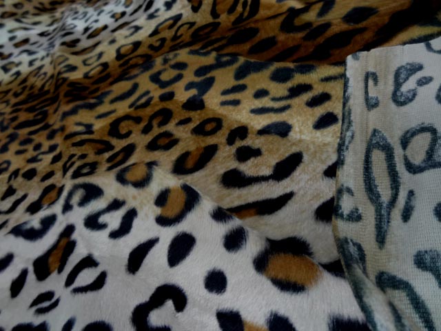 Fausse fourrure a poil ras marron et blanc imprime leopard8
