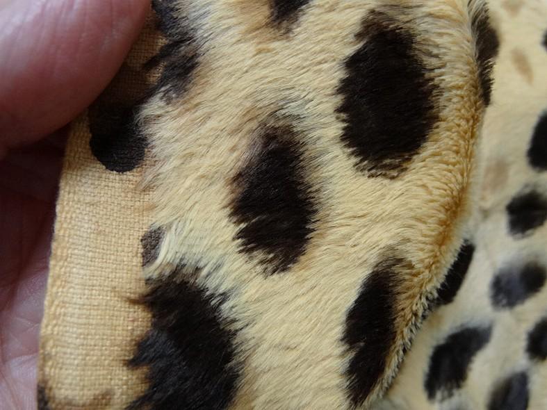 Fausse fourrure beige motif leopard 3