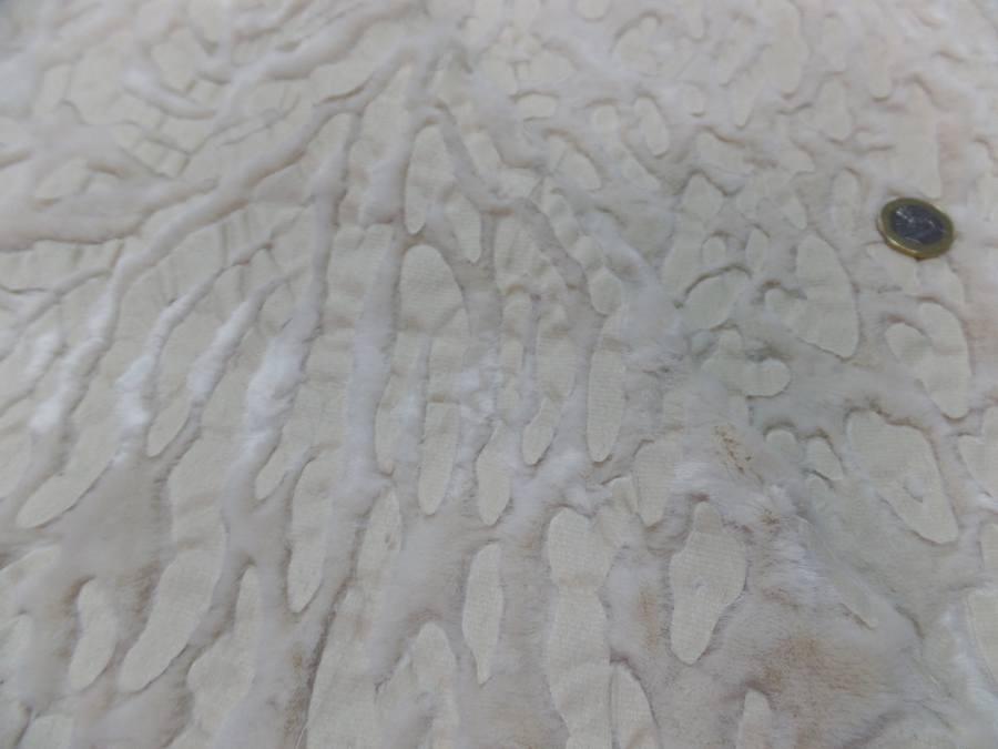 Fausse fourrure beige ton sur ton faconne leopard6