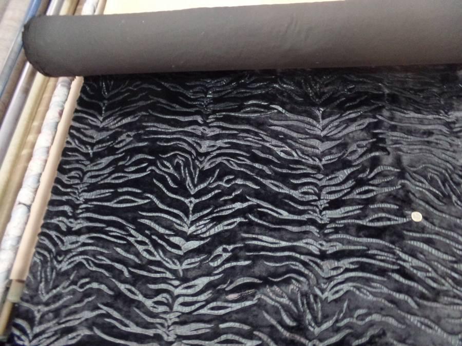 tissu fausse fourrure noire ton sur façonné zèbre