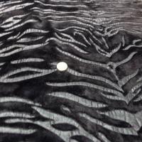 fausse fourrure noire ton sur façonné zèbre