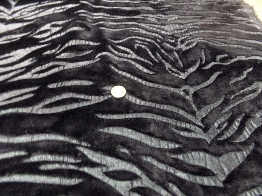 fausse fourrure noire ton sur façonné zèbre