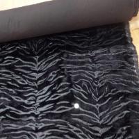 Fausse fourrure noire ton sur faconne zebre9