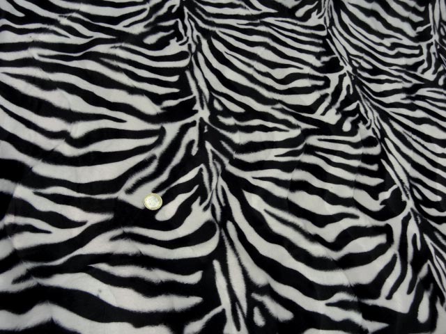 Fausse fourrure poil ras imprime zebre 1