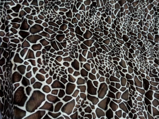 Fausse fourrure poil ras imprimee girafe 1 