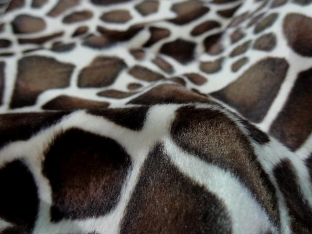 Fausse fourrure poil ras imprimee girafe 2