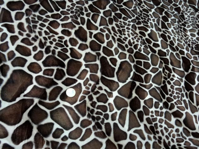 Fausse fourrure poil ras imprimee girafe 3