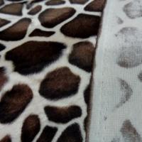 Fausse fourrure poil ras imprimee girafe 4