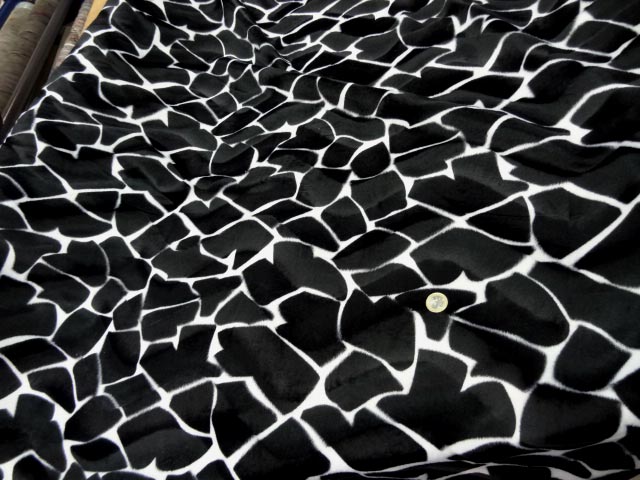 Fausse fourrure poil ras noir blanc girafe 1