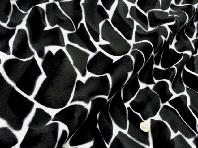Fausse fourrure poil ras noir blanc girafe 2
