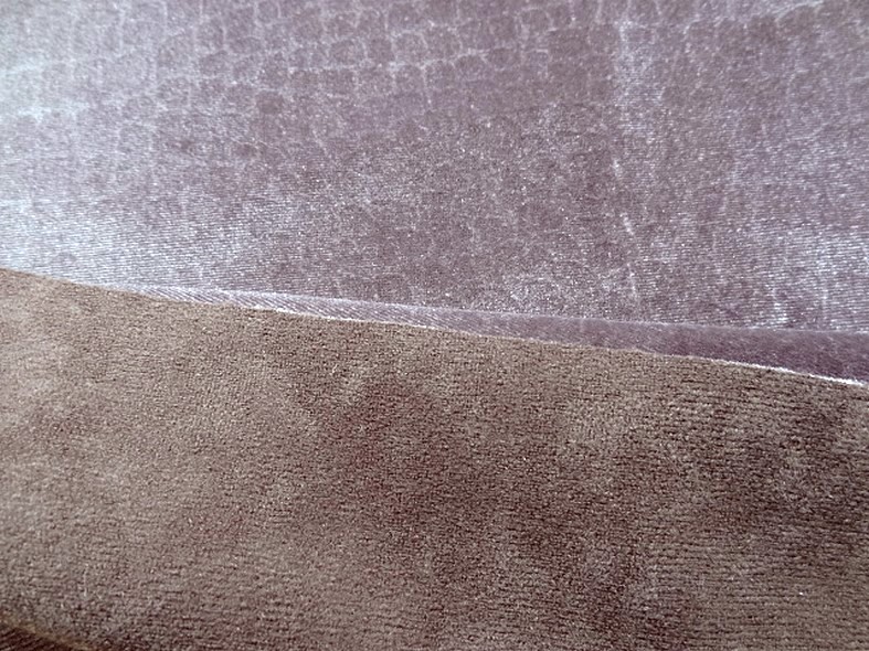 Fausse fourrure rase frappee croco marron glace 4