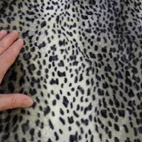 Fausse fourrure rase leopard gris blanc noir 1