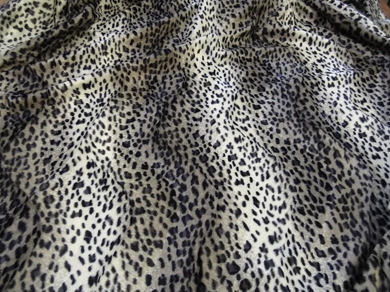 Fausse fourrure rase leopard gris blanc noir 4 