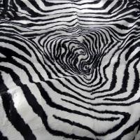 tissu fausse fourrure rase zèbre noir et blanc