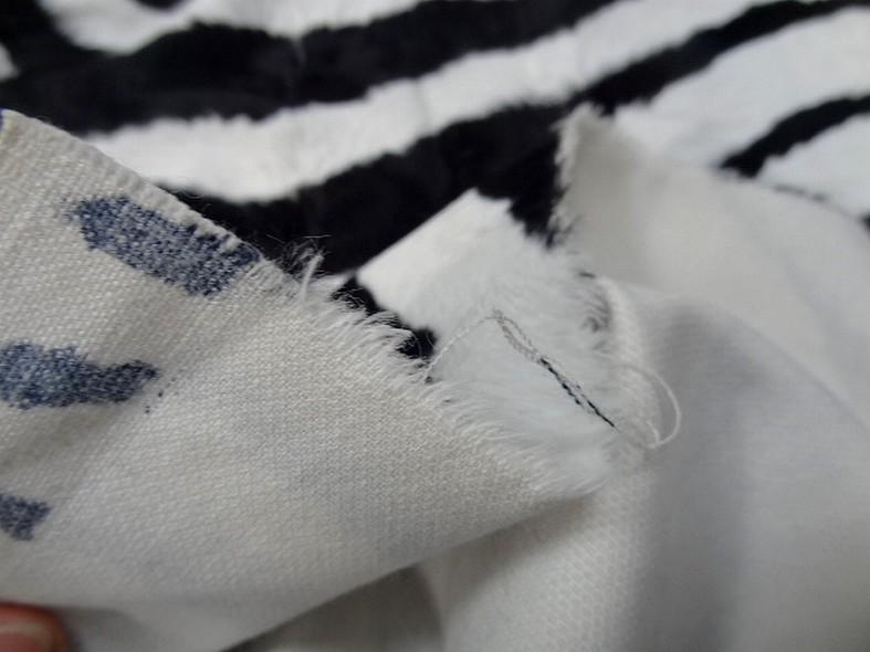 Fausse fourrure rase zebre noir et blanc 2