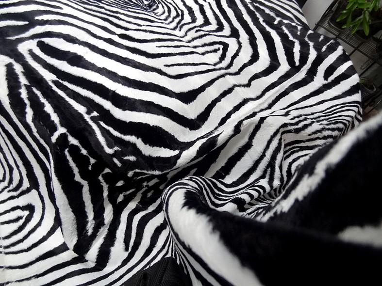 Fausse fourrure rase zebre noir et blanc 5