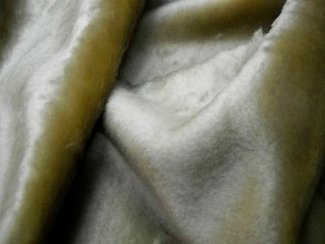 Fausse fourrure vanille a reflets blancs 1