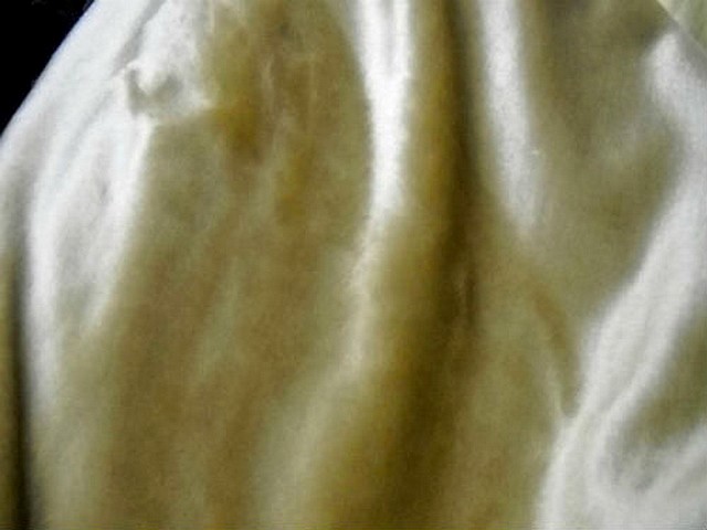 Fausse fourrure vanille a reflets blancs 3