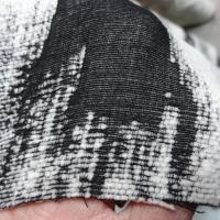 Faux lainage gris blanc noir tachete 4 