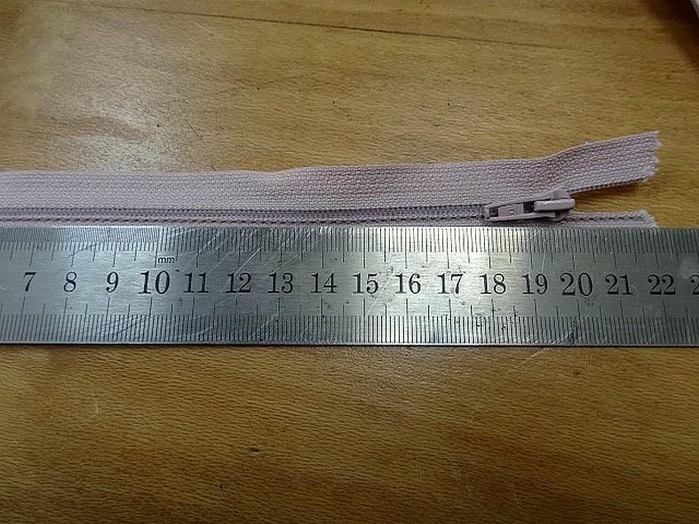 Fermeture eclair rose poudre 20 cm 10