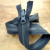 Fermeture eclair separable grise maille moulee 1