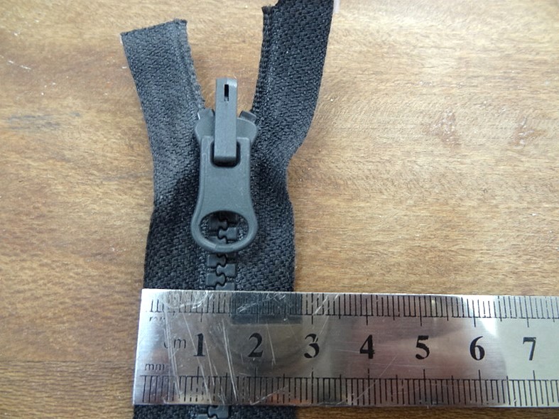 Fermeture eclair separable grise maille moulee 2