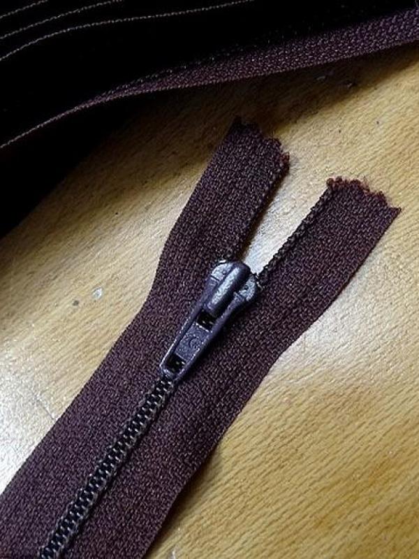Fermeture eclair teinte bourgogne 18 cm 6