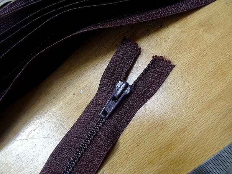 Fermeture eclair teinte bourgogne 18 cm 6