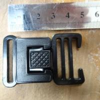 Fermoir attache en plastique noir 5 
