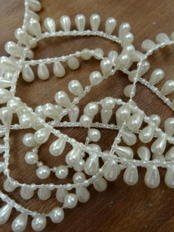 Fil de perles en goutte blanc casse nacre 1 