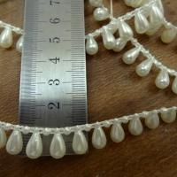 Fil de perles en goutte blanc casse nacre 2