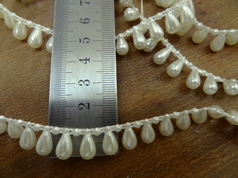 Fil de perles en goutte blanc casse nacre 2