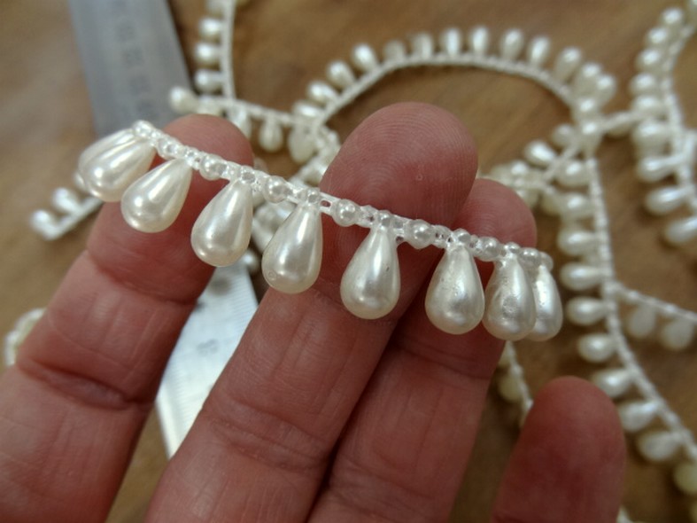 Fil de perles en goutte blanc casse nacre 3