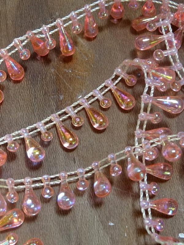 Fil de perles en goutte rose transparent 1 