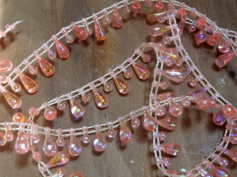 Fil de perles en goutte rose transparent 1