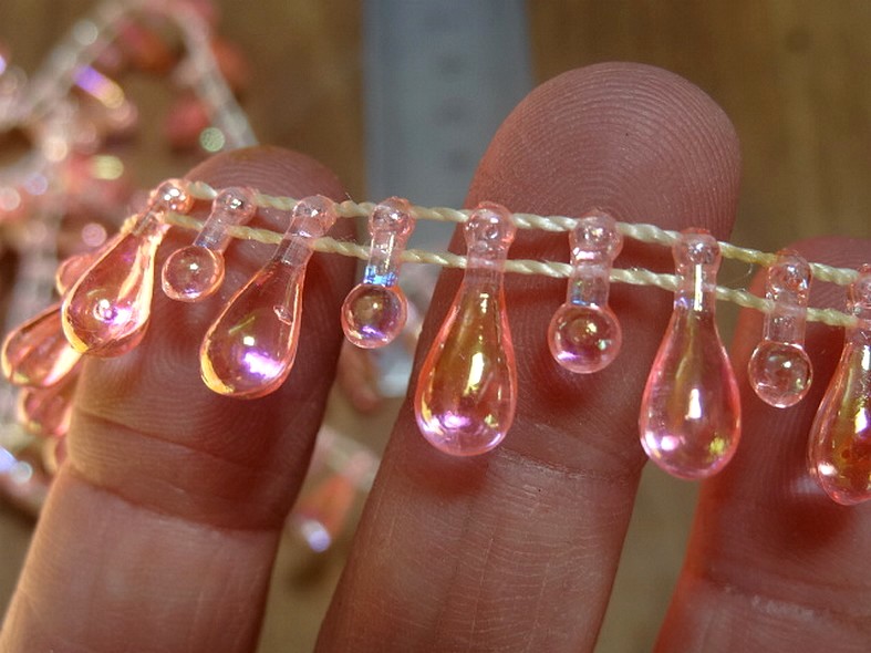 Fil de perles en goutte rose transparent 3