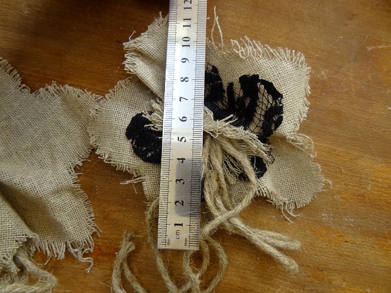 Fleur a coudre lin et dentelle noire 2