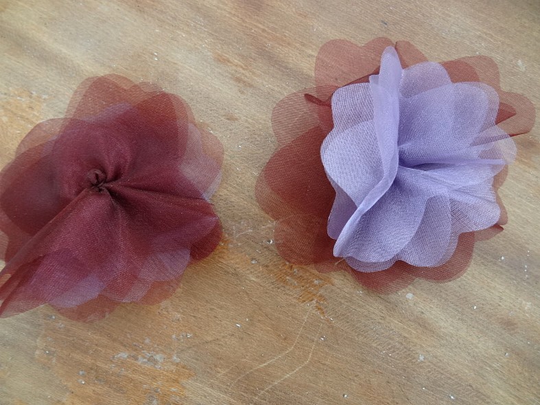 Fleur a coudre mousseline lie de vin orchidee 1